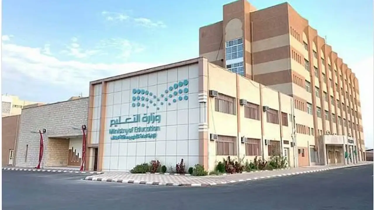 أول إجازة رسمية مطولة بالعام الدراسي الجديد يستقبلها الطلاب بداية من الغد